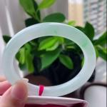 飘绿圆条手镯